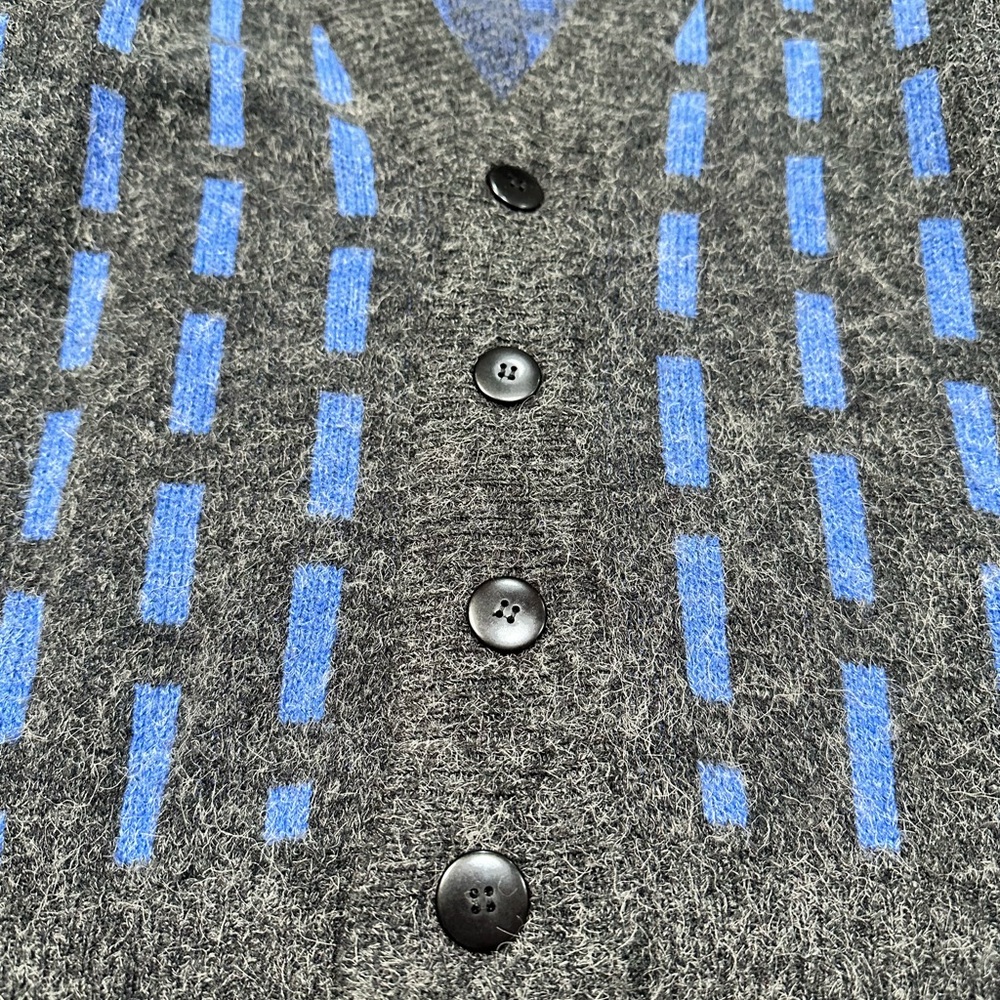 Bluebeards Chunky Button-Front Gray Geometric Car… - image 4